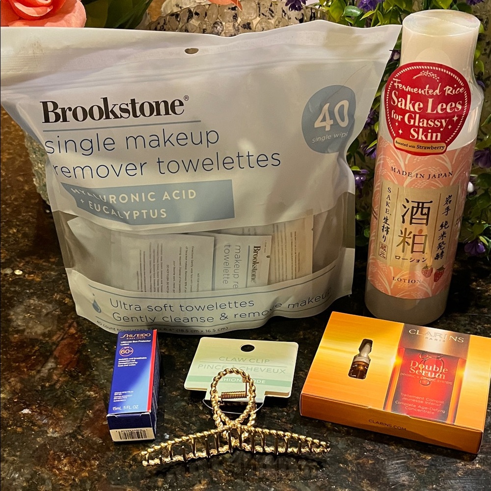 Brookstone Hyaluronic Acid + Eucalyptus Makeup Remover Towelettes Bundle